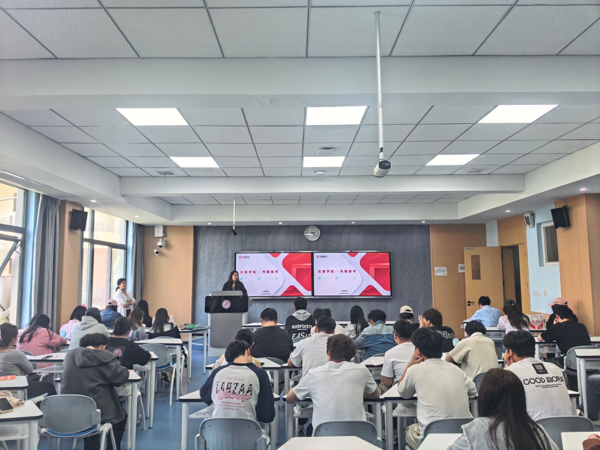 精准规划，拓宽就业——艺术学院开展就业指导专题讲座