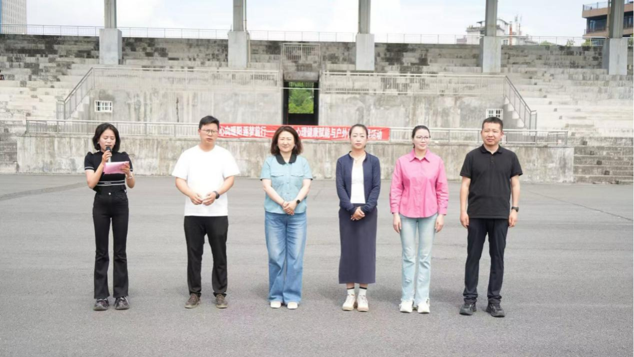 艺术学院开展“她力量”点亮艺术梦：“​巾帼慧创”导师进校园赋能主题活动