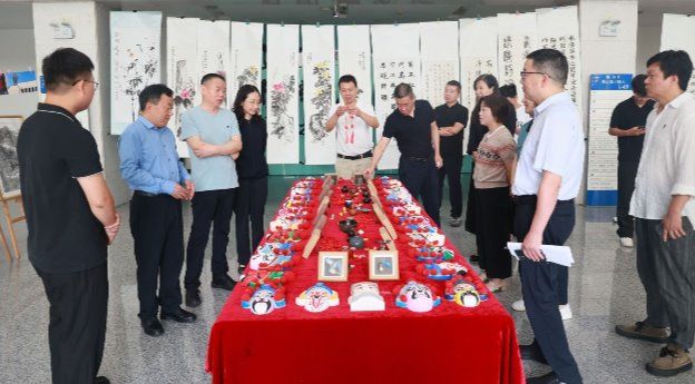 笔墨映初心 清风贺华诞——我校举办廉洁文化书画摄影展庆祝建党105周年